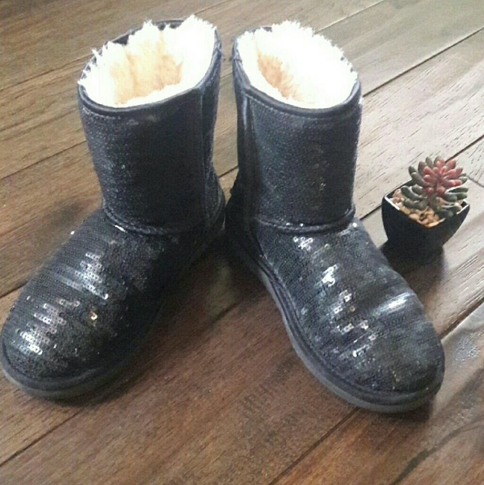 **SOLD**  Girls Sequins Ugg boots Sz2